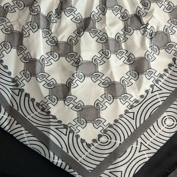 LA Valentina | Monochromatic ~ Leopard & Geo Patterned Scarfs - Picture 2 of 5